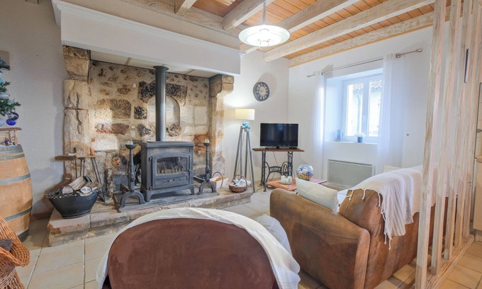 Allemans Casa | Casa rural 'Gîte Le Moutat-La Cave' con jardín privado y Wi-Fi