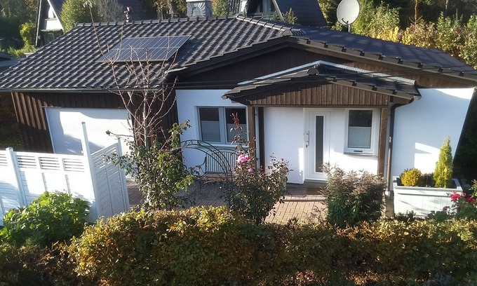 Meschede Casa | Casa de vacaciones 'Glückshuuske' con terraza privada y jardín privado