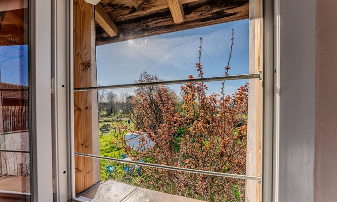 Belin-Beliet Casa | Holiday Home 'Grange Au Tilleul' with Private Garden and Wi-Fi