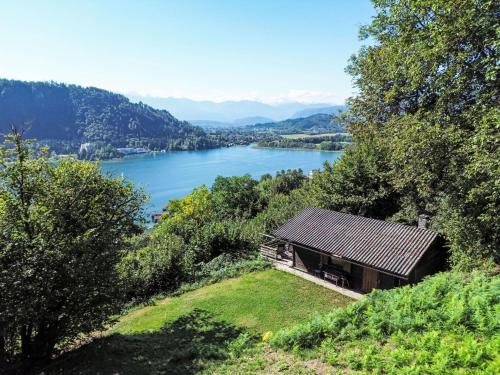 Annenheim Casa | Holiday Home Häuschen am Waldrand by Interhome