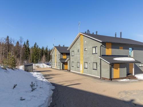 Kehys-Kainuu Casa | Holiday Home Hallan karhu b- paritalo by Interhome