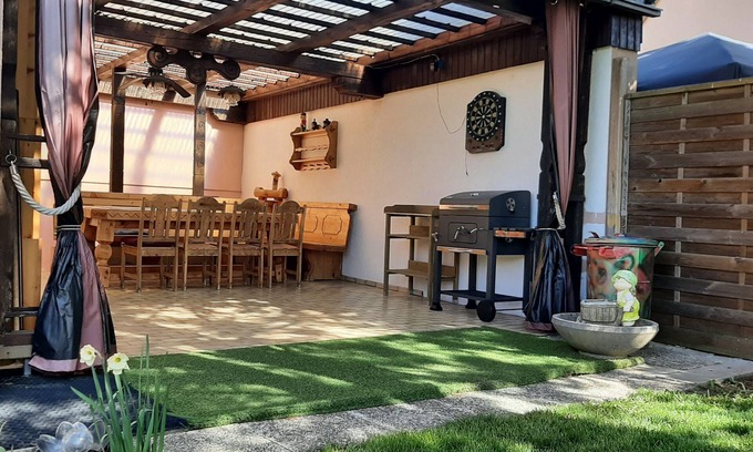 Spielberg Casa | Casa de vacaciones 'Haus Am Ring' con terraza privada, jardín privado y Wi-Fi
