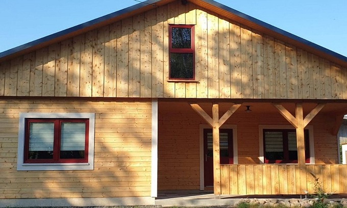 Blankenburg Casa | Holiday Home 'Haus Am Blankenburger See' with Private Terrace and Wi-Fi