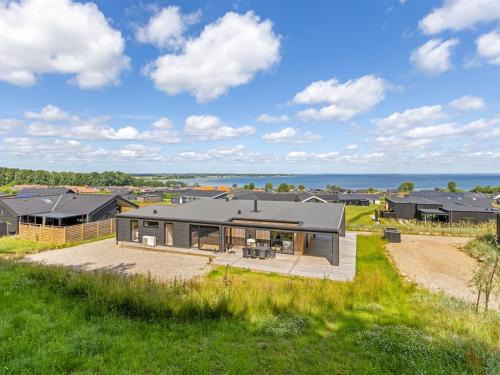 Sjølund Casa | Holiday Home Heidie - 600m from the sea by Interhome