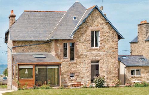 Tredrez-Locquemeau Casa | Holiday Home Hent Gwaz Ar Gouez