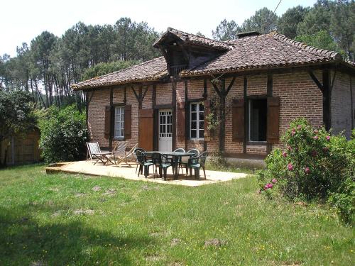Leon Casa | Holiday Home Hollebarde by Interhome