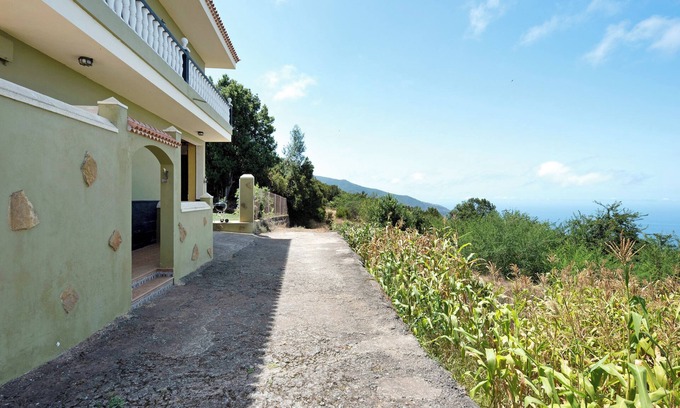 La Orotava Casa | Casa de vacaciones 'House Vochozka' con vistas al mar, jardín compartido y Wi-Fi