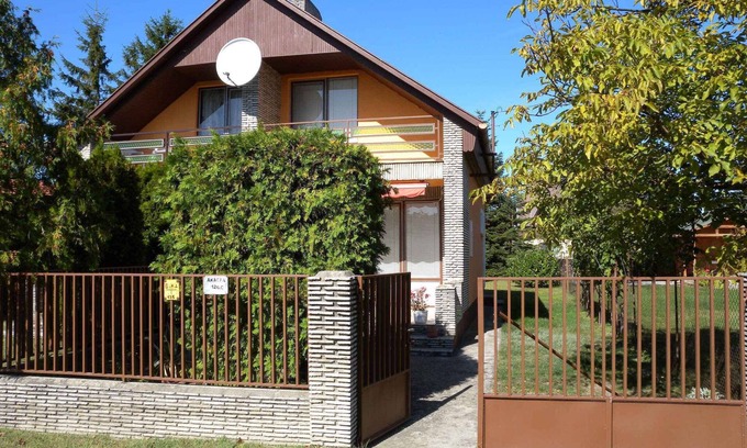 Balatonkeresztur Casa | Casa vacacional con televisión vía satélite con microondas