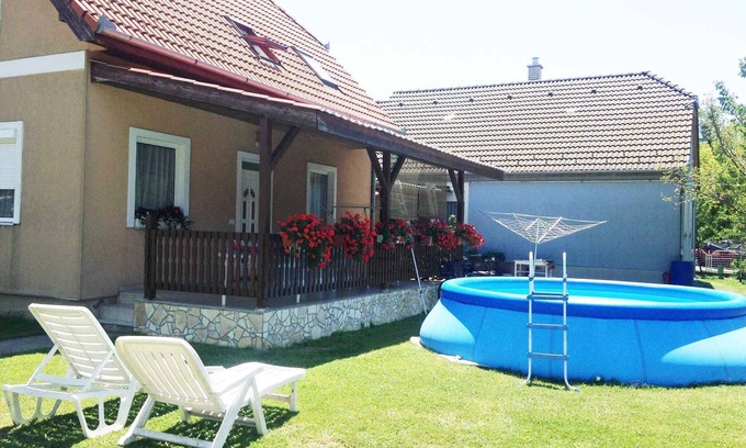 Balatonmariafurdo Casa | Casa vacacional con piscina y terraza