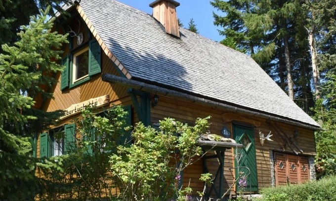 Oberwiesenthal Casa | Casa de vacaciones 'Hubertushütte' con vistas a la montaña, terraza privada y jardín privado