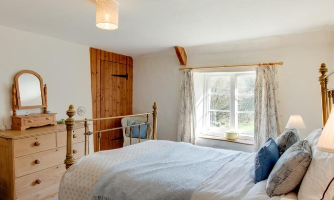 Slaughterford Casa | Holiday Home Hythe Road by Interhome