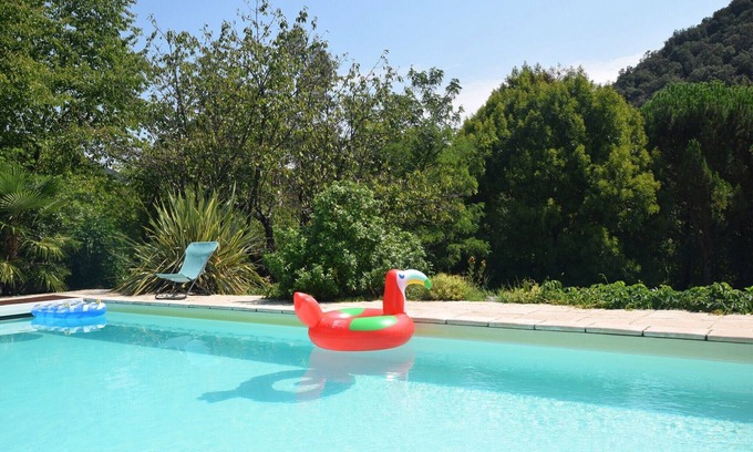 Pont-de-Labeaume Casa | Espaciosa casa de vacaciones en Ardèche con Piscina