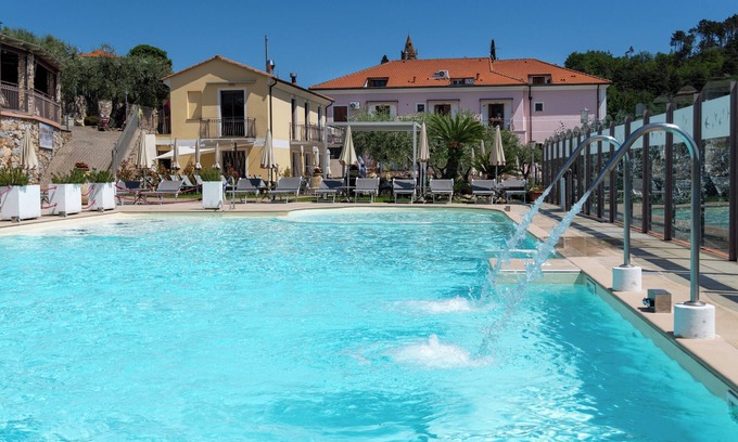Briffi Casa | Casa de vacaciones 'Il Casale Bilocale - A 6km Finale' con vistas a la montaña