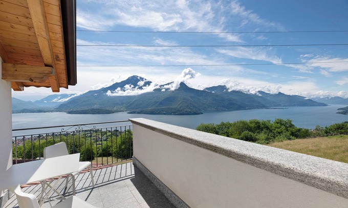 Stazzona Casa | Casa de vacaciones 'Il Nido Del Colibrì' con vistas al lago, terraza privada y Wi-Fi