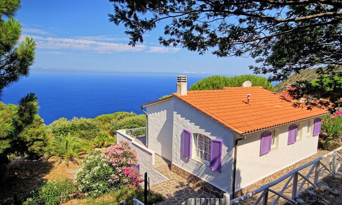 Marciana Casa | Villa de vacaciones Elba en una posición panorámica mágica sobre el mar