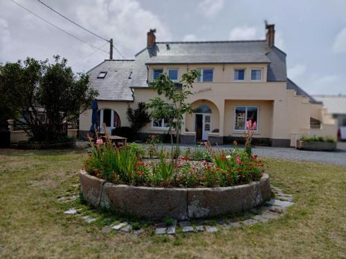 Saint-Martin de Brehal Casa | Holiday Home in Bréhal near Sandy Beach