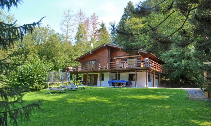 Weris Casa | Precioso chalet de madera con gran jardín.