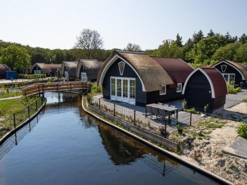 Baars Casa | Holiday Home in Forest near Pond