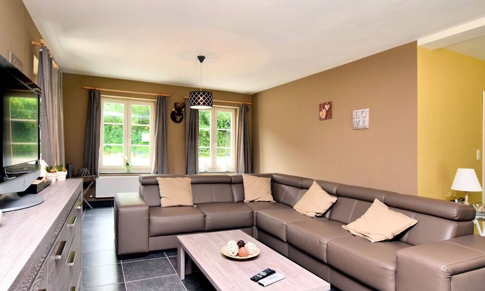 Hastiere-Lavaux Casa | Holiday home in Hastiere near forest