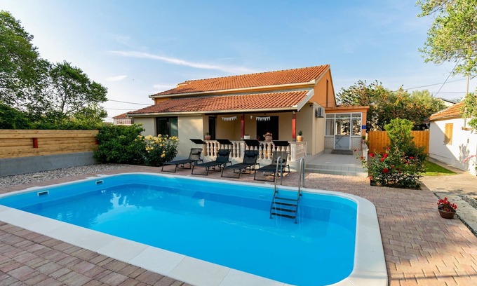 Zemunik Donji Casa | Casa en Zemunik Donji con Piscina Privada