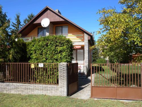 Balatonkeresztur Casa | Holiday home in Balatonmariafürdo 19321