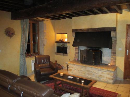 Isenay Casa | Holiday Home in Isenay near Lake and Forest, cleaning included