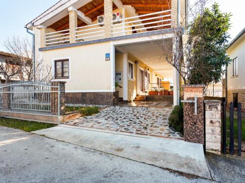 Maslenica Casa | Holiday Home in Jasenice near Maslenica Beach