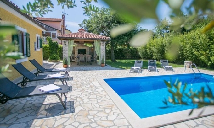 Kadumi Casa | Casa de vacaciones en Kadumi con Acondicionador, WIFI, Lavadora, Lavavajillas (625-1)