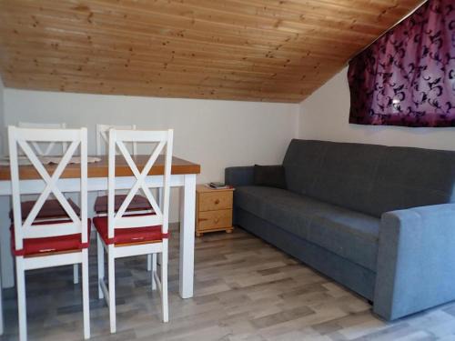 Kolczewo Casa | Holiday Home in Kolczewo with Lake Access