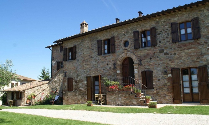 Montone Casa | Casa en Montone con piscina y jardín