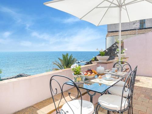 Santa Tecla Casa | Holiday Home in Santa Tecla near Etna Beach