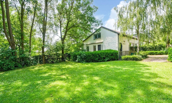 Municipality of Meerssen Casa | Casa en Ulestraten con Bosque Privado