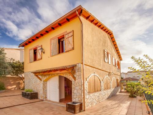 El Vendrell Casa | Holiday Home in Vendrell near Costa Dorada Beach
