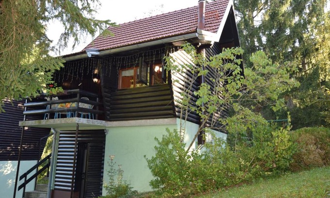 Vrbovsko Casa | Holiday Home in Vrbovsko near Kama nik Trail