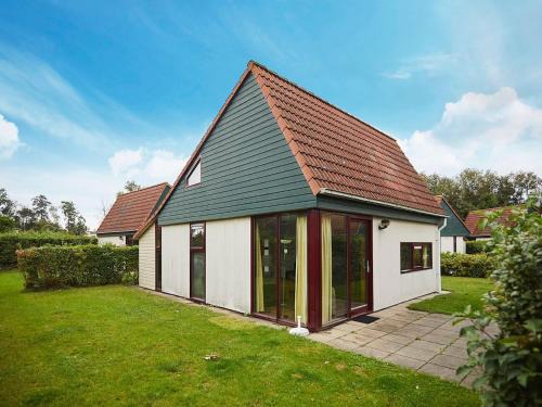 Heinkenszand Casa | Holiday Home in Zeeland near Lake & Sauna