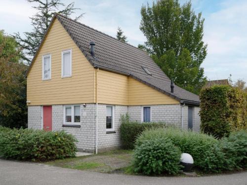 Wemeldinge Casa | Holiday Home in Zeeland with Garden Terrace