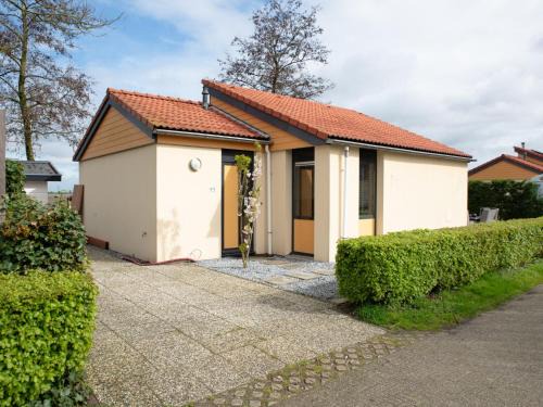 Zevenhuizen Casa | Holiday Home in Zevenhuizen with Sauna