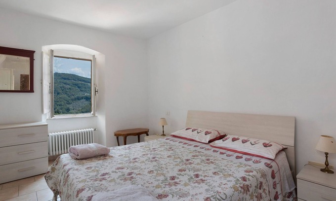 Castelnuovo Magra Casa | Casa vacacional 'Casa Di Luciana' con balcón y Wi-Fi