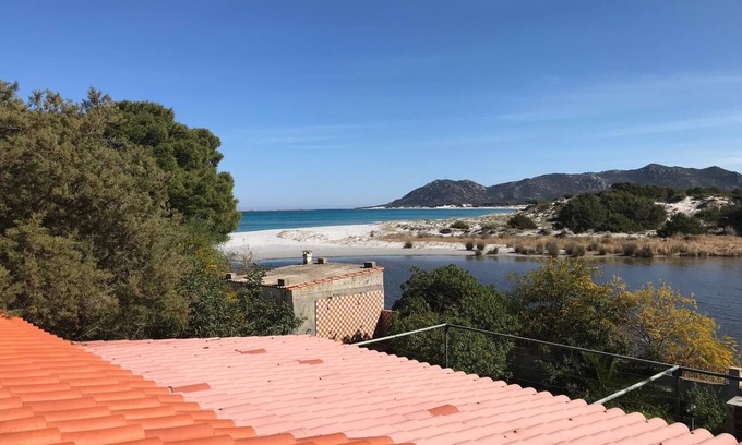 Siniscola Casa | Casa de vacaciones 'On The Sea Fenicottero' con vistas al mar, terraza privada y jardín privado