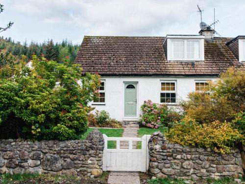 Fort Augustus Casa | Holiday Home Jenkins Cottage by Interhome