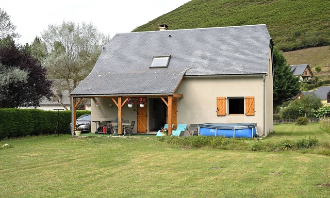Pailhac Casa | Casa de vacaciones 'Jolie Maison' con vistas a la montaña, piscina privada y Wi-Fi