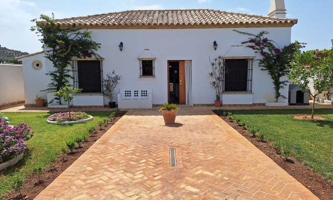Montellano Casa | Casa "Jyv" con vistas a la montaña, piscina y Wi-Fi