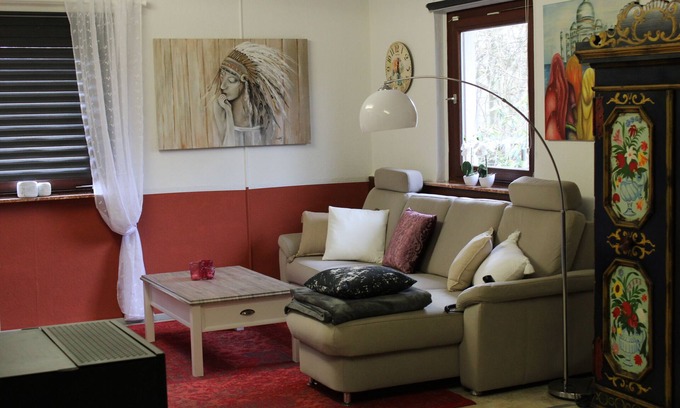 Herbstein Casa | Holiday Home 'Kleines Landhaus' with Private Garden and Wi-Fi