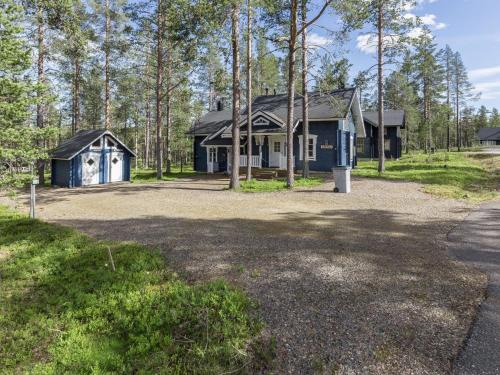 Akaslompolo Casa | Holiday Home Komsikko b by Interhome
