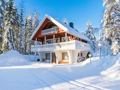 Kehys-Kainuu Casa | Holiday Home Kulma-alpit a paritalon yläk by Interhome