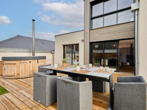 Gouville-sur-Mer Casa | Holiday Home L'Aventure Gouvillaise by Interhome