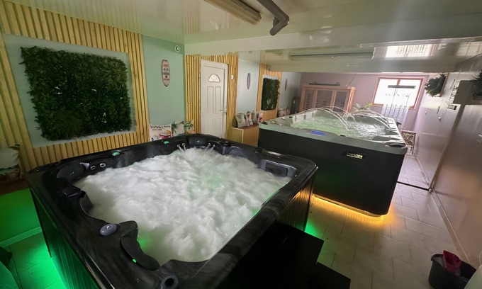 Maubert-Fontaine Casa | Casa de Vacaciones 'Le Repos Du Lièvre' con Terraza Privada, Jardín Privado y Wi-Fi