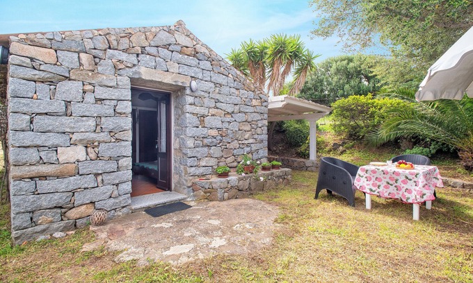 Paduledda Casa | Casa de vacaciones "La casetta con vista" con vistas al mar, terraza y jardín