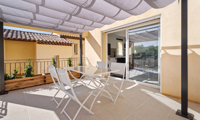 Sollies-Ville Casa | Casa de vacaciones 'L'oliveraie' con vistas a la montaña, terraza privada y aire acondicionado