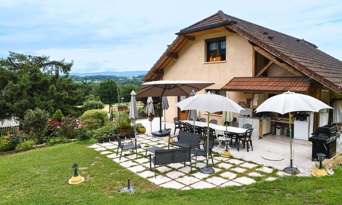 Yenne Casa | Casa de vacaciones 'L'orée Du Bois' con vistas a la montaña, Wi-Fi y aire acondicionado